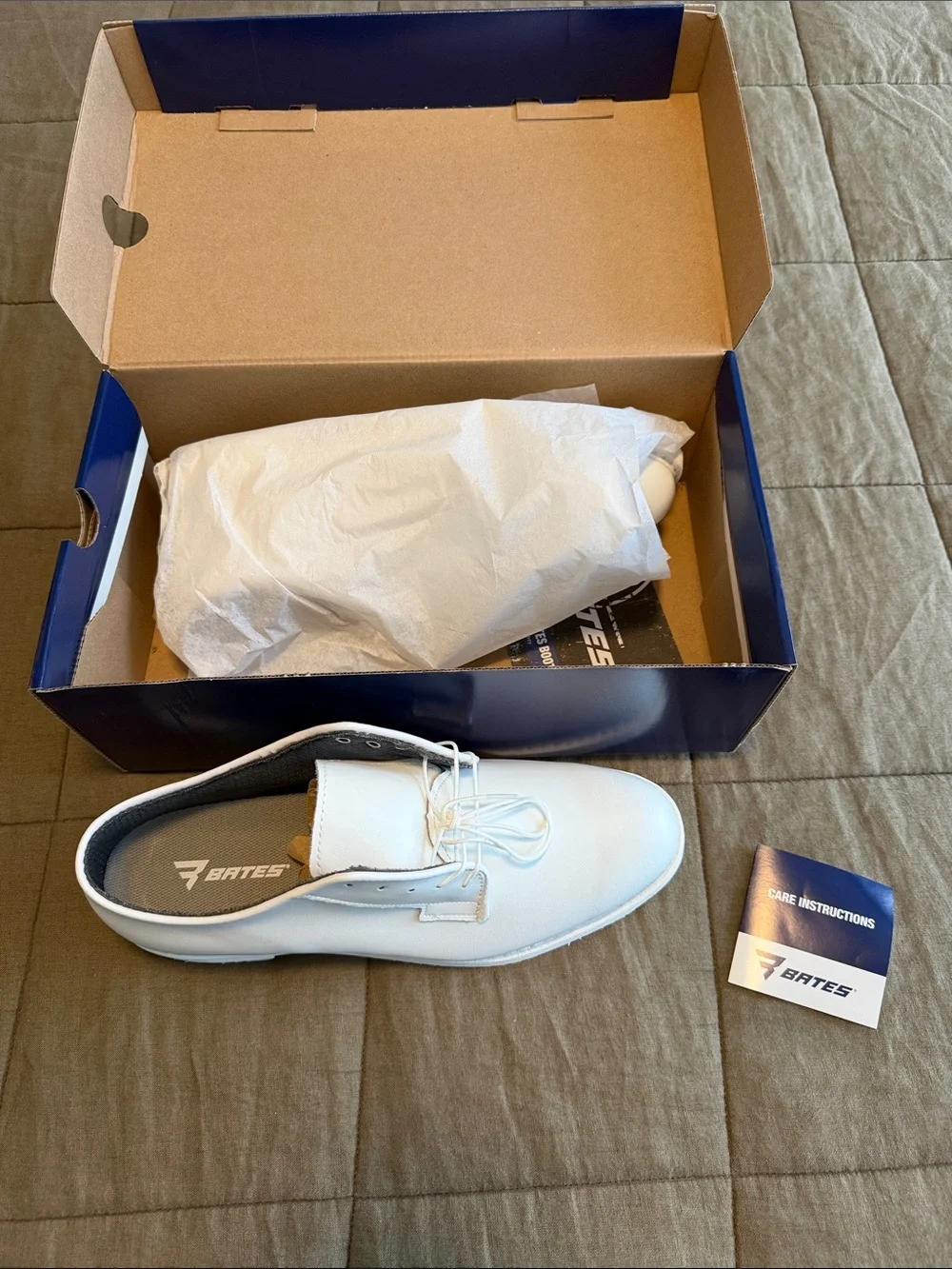 Bates White Men’s Leather Shoe with Lace-Up Front